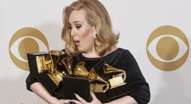 Adele, 6 yıl sonra rekorlarla müziğe döndü