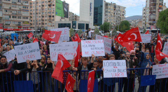 Aşı karşıtlarından İzmir mitingi: Fahrettin Koca protesto edildi!