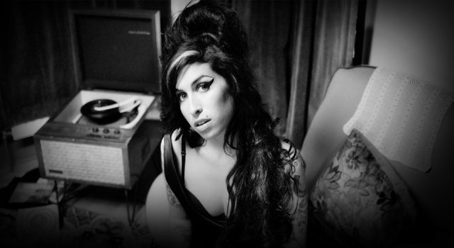Amy Winehouse'un eşyaları açık artırmada satışa sunuldu