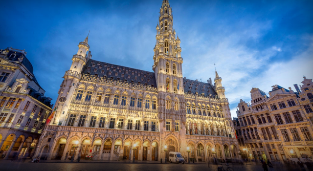 Belçika, eğlence mekanlarını kapatma kararını erteledi