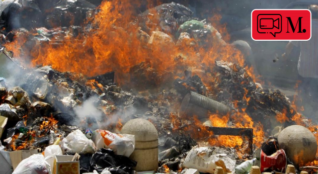 Meksika'da maaşlarını alamayan belediye işçileri çöp yaktı