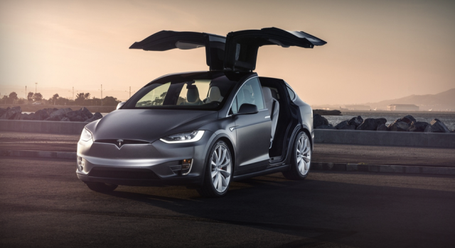 Tesla, araçlarda oyun oynama özelliğini kapatıyor