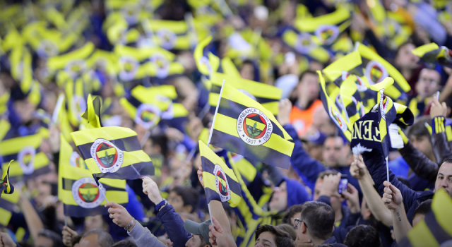 Fenerbahçe'de iki futbolcunun Kovid-19 testi pozitif çıktı