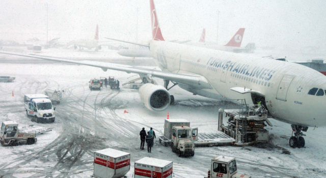 İstanbul hava trafiğine kapandı!