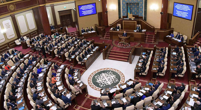 Kazakistan'ın hükümet sistemi nedir?