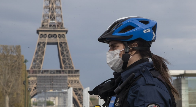 Paris’te maske takma zorunluluğu kaldırıldı