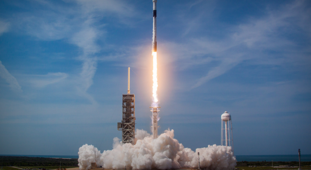 SpaceX roketi çok yakın da Ay'a çarpacak: Astronomlar uyardı
