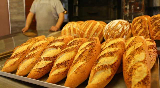 İzmir'de ekmeğin gramı 230'dan 210'a düştü; 50 kuruş zamlandı