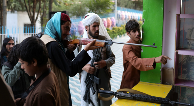 Taliban: Lunaparklarda eğlenebilirsiniz ama üniformasız