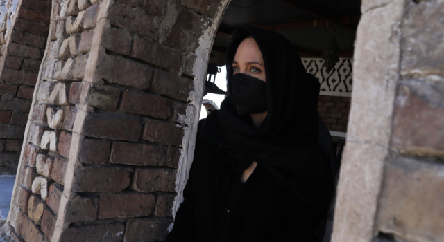 Angelina Jolie, Yemen'in başkenti Sana'da Husilerle görüştü