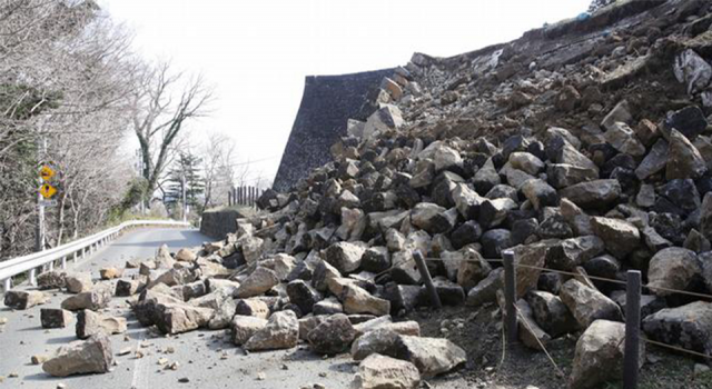 Japonya'da 7,4 büyüklüğünde deprem can kaybına yol açtı