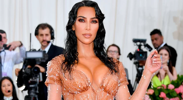 Kim Kardashian iç çamaşırlı fotoğraflarını paylaştı