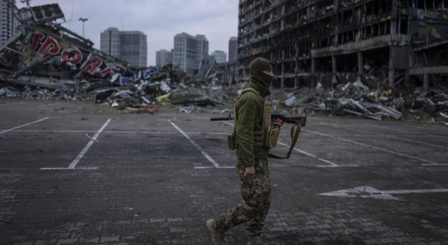 NATO: Rus askerleri çekilmiyor, Donbass'a daha güçlü saldıracak
