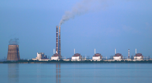 Rusya, Ukrayna'nın en büyük nükleer enerji santralini kuşattı