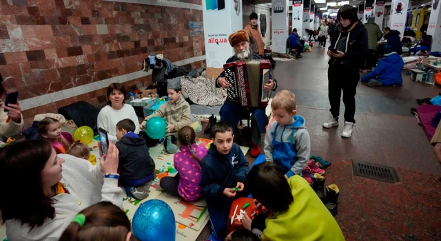 Ukrayna'da yetimhaneden tahliye edilen 185 çocuk ve bakım personeli Türkiye'ye getiriliyor