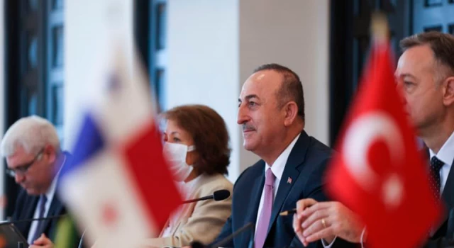 Bakan Çavuşoğlu Panama'da