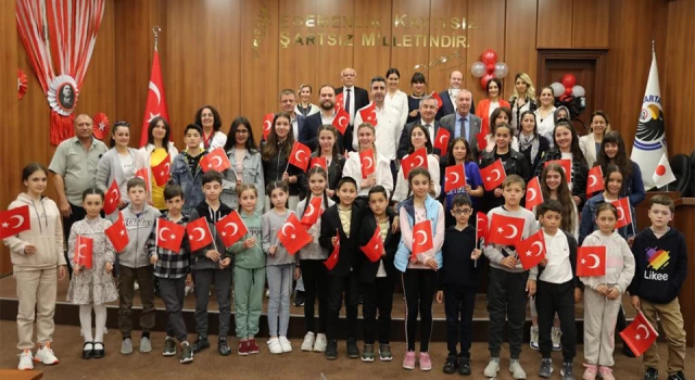 Başkan Gökhan Yüksel, ‘102 Çiçek Çocuk Değişim Programı' ile dünya çocuklarıyla buluştu
