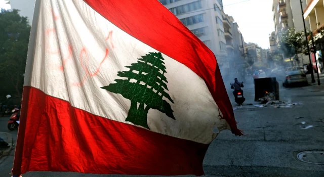Ekonomik krizle boğuşan Lübnan devleti iflas etti
