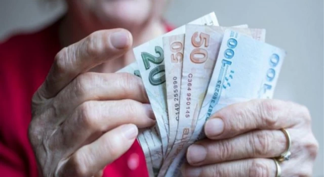 Emekliler, maaşlarına ek zam talep etmek için Ankara’ya yürüyecek
