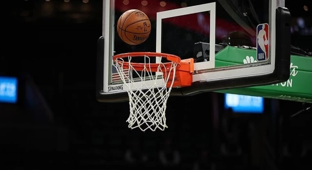 NBA'de Heat, Hawks'ı eleyerek yarı finale çıktı
