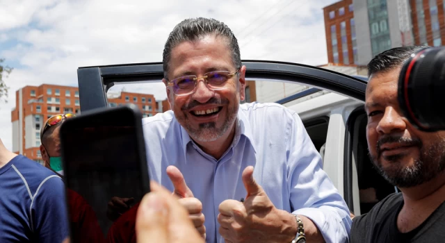 Rodrigo Chaves, Kosta Rika'nın yeni devlet başkanı oldu