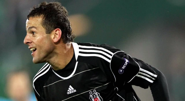 Beşiktaş'ın eski yıldızı Bobo futbolu bırakacağını açıkladı