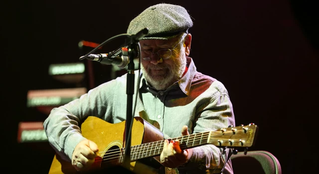 Bülent Ortaçgil'in 53 yıllık müzik serüveni, ikili albümde toplandı