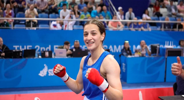 Buse Naz Çakıroğlu, Dünya Kadınlar Boks Şampiyonası'nda çeyrek finalde