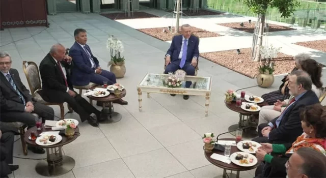Cumhurbaşkanı Erdoğan usta sanatçıların aileleriyle buluştu