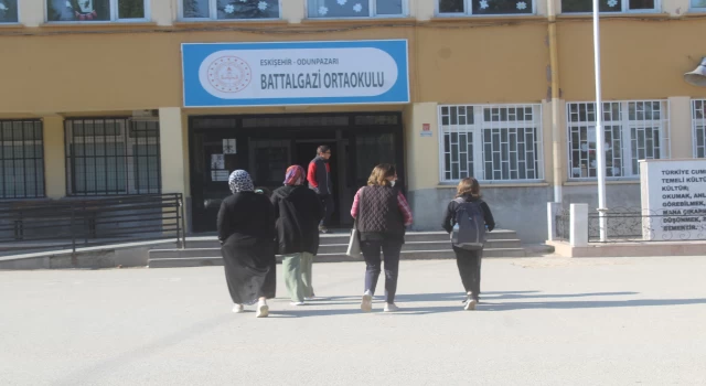 Eskişehir’deki Battalgazi Ortaokulu öğrencilerinin velilerine tehdit içerikli mesajlar gönderildi