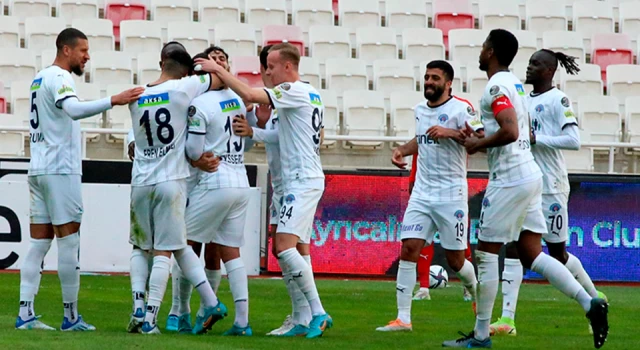 Kasımpaşa, Sivasspor'u deplasmanda 3 golle geçti