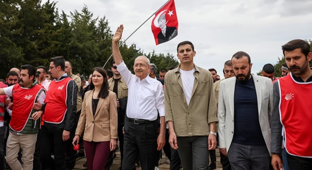 Kılıçdaroğlu, gençlerle Anıtkabir' e yürüdü: Beşli çeteleri ve SADAT'ı ezeceğiz