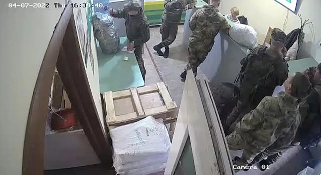 Rus askerler, Ukrayna'dan evlerine 58 ton yağmalanmış eşya gönderdi