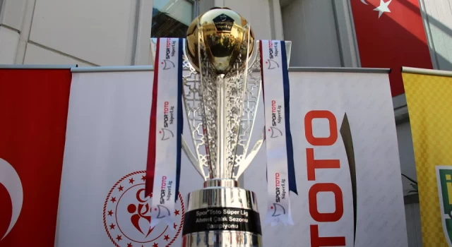 Trabzonspor'un şampiyonluk kupası, TFF yetkililerine teslim edildi