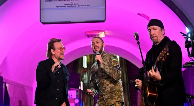 U2'dan Ukrayna metrosunda konser