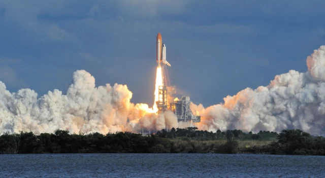 NASA, ilk kez ABD dışında bir yerdeki ticari uzay üssünden roket fırlattı