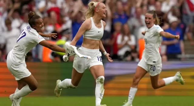 Almanya'yı 2-1 yenen İngiltere Avrupa Kadınlar Futbol Şampiyonasını kazandı