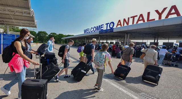 Antalya’ya havayoluyla gelen turist sayısı 7 milyonu aştı