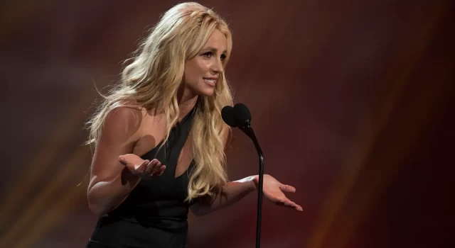 Britney Spears 6 yıl sonra ilk kez şarkı çıkardı