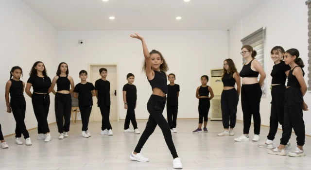 Muratpaşalılar, ‘Salon Dansları Topluluğu’ olarak yarışmalara hazırlanıyor