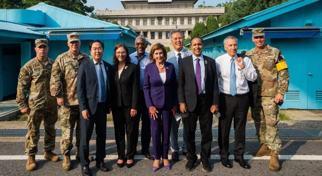Nancy Pelosi'den Güney Kore-Kuzey Kore sınırı ziyareti