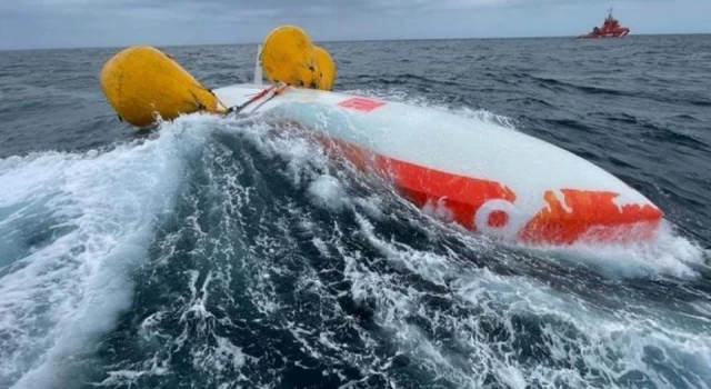 Okyanusta teknesi alabora oldu; 16 saat sonra kurtarıldı