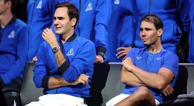 Federer'in vedası gözyaşları eşliğinde oldu