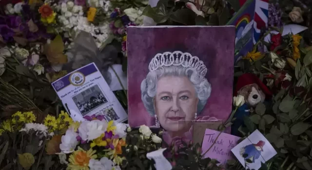 İngiltere Kraliçesi 2. Elizabeth'in ölüm nedeni belli oldu: Yaşlılık