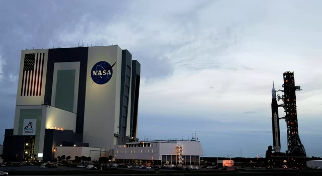 NASA, Ian Kasırgası nedeniyle uzay aracını ve roketi hangarlara çekti