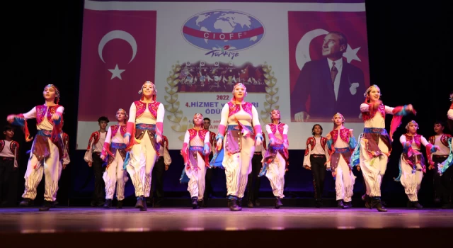 Ataşehir Belediyesi “Genç Teşvik” Ödülünü Rozetin Yolculuğu aldı