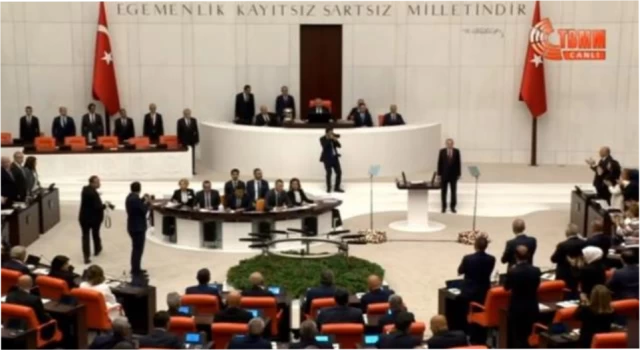 CHP, Cumhurbaşkanı Erdoğan için ayağa kalkmadı