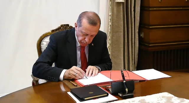 Erdoğan, iki kişinin hapis cezasını kaldırdı