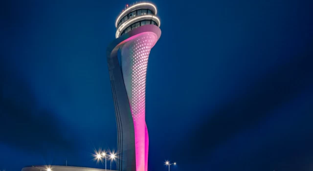 İstanbul Havalimanı kulesi pembeye büründü