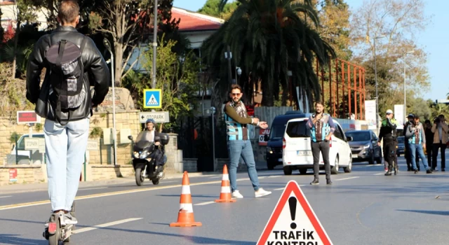 İstanbul'da fosforlu yelek giymeden skuter kullananlara ceza